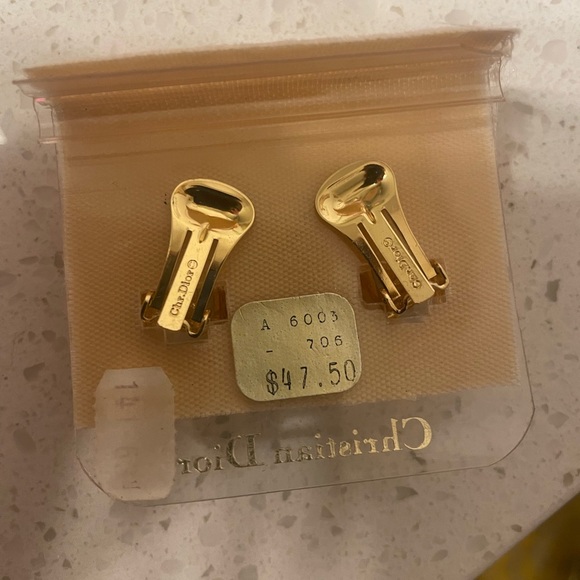 BEAUTIFUL CHRISTIAN DIOR EARRINGS - STILL ON ORIGINAL DEPARTMENT STORE CARD - Picture 3 of 3